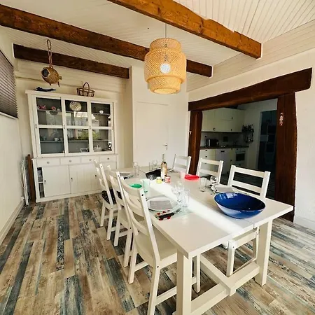 Les Pieds Dans Le Sable *