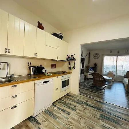 Les Pieds Dans Le Sable Narbonne